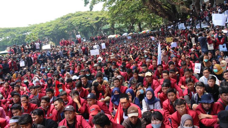 Demonstrasi mahasiswa Jilid II di depan gedung DPRD Kota Malang, Selasa (24/9). (Aziz Ramadani MVoice)