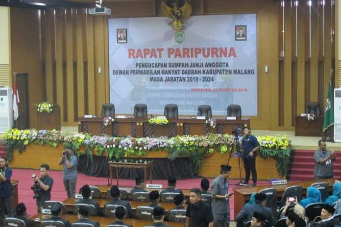 Pelaksanaan pelantikan anggota DPRD Kabupaten Malang Periode 2019-2024, beberapa waktu lalu. (Toski D).
