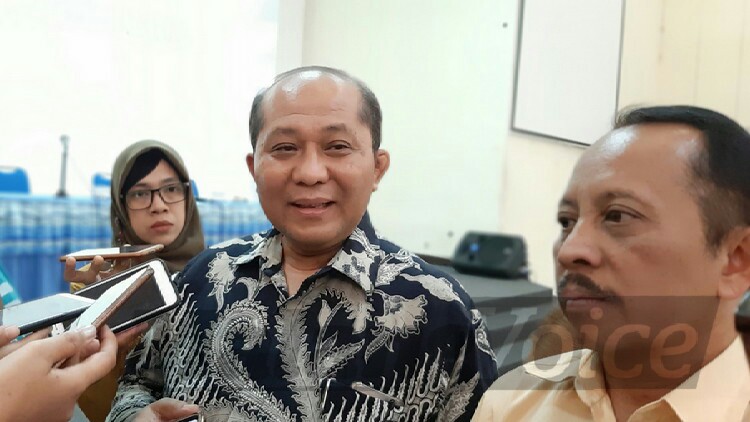 Ketua LLDIKTI Wilayah VII Jatim, Soeprapto (kiri) didampingi Rektor ITN Malang, Kustamar. (Lisdya)