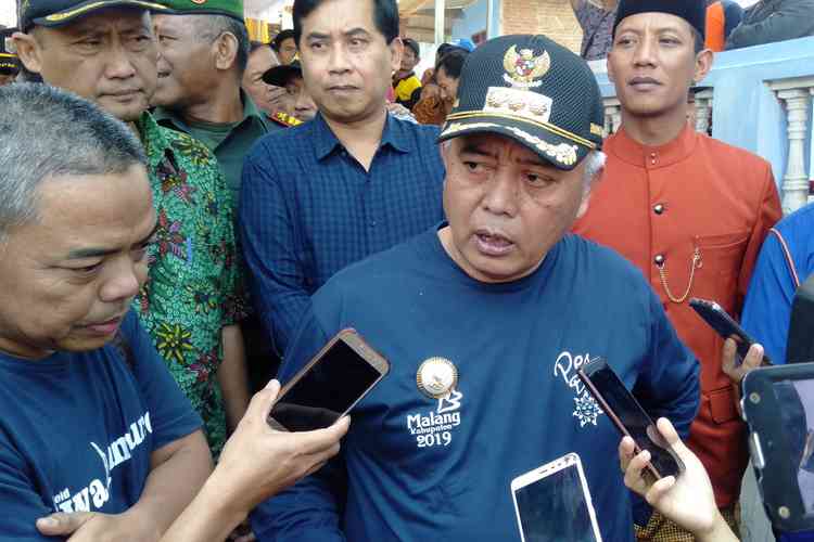 Bupati Malang HM Sanusi, usai membuka Pesona Desa Wisata di Jabung. (Toski D).