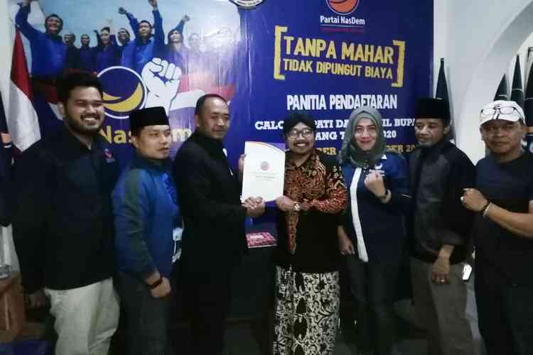 Suasana pendaftaran di Kantor DPD Partai Nasional Demokrat (NasDem) Kabupaten Malang. (Istimewa)