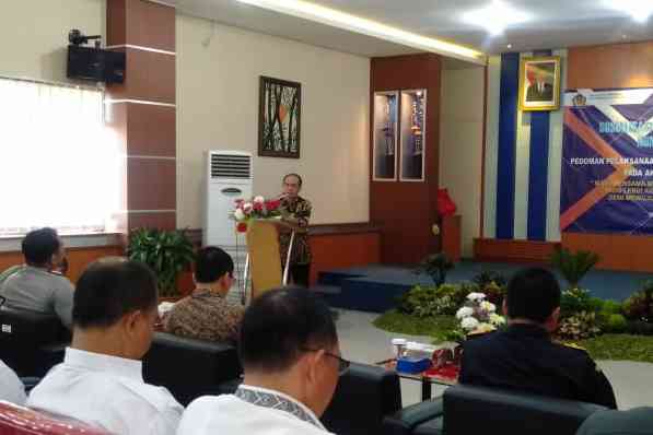 Kepala Kanwil Ditjen Perbendaharaan Provinsi Jawa Timur, Dedi Sopandi, saat membuka acara sosialisasi di KPPN Malang. (Toski D).