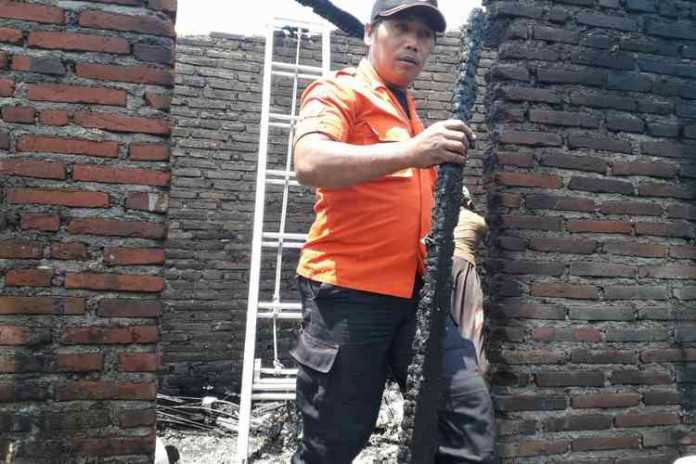 Kondisi dapur milik Jumaati usai terbakar, Selasa (22/10). (Pusdalops BPBD Kota Malang)