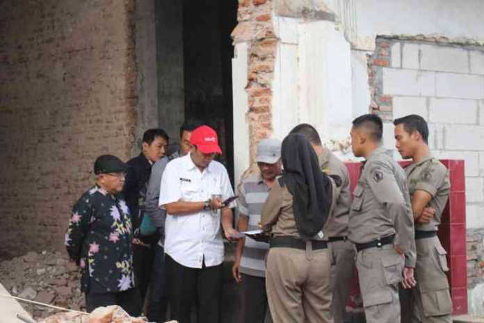 Penampakan rumah Ijen Nomor 6 saat didatangi Satpol PP dan TACB Kota Malang. (Aziz Ramadani MVoice)