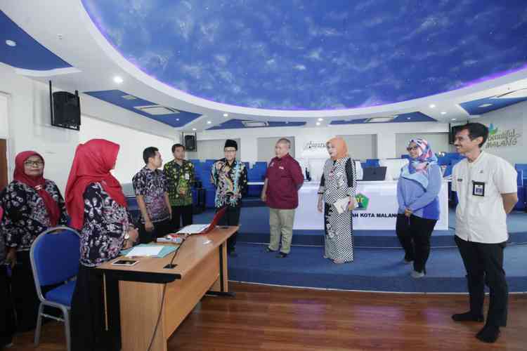 Wali Kota Malang Sutiaji hadiri Evaluasi Zona Integritas menuju WBK dan WBM kota/kabupaten Jatim di NCC Balai Kota Malang, Jumat (11/10). (Humas Pemkot Malang)