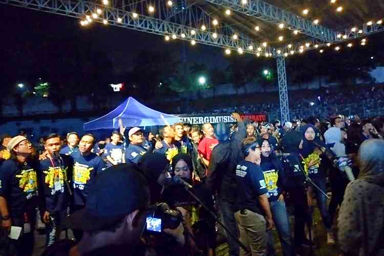 138 Musisi Kota Batu turut membius ribuan penonton di Gebyar Musik & Seni 2019 Selasa (12/11) malam. (Foto : Ayun/MVoice)