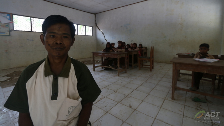 Potret Kehidupan Guru Prasejahtera di Desa #SahabatGuruIndonesia