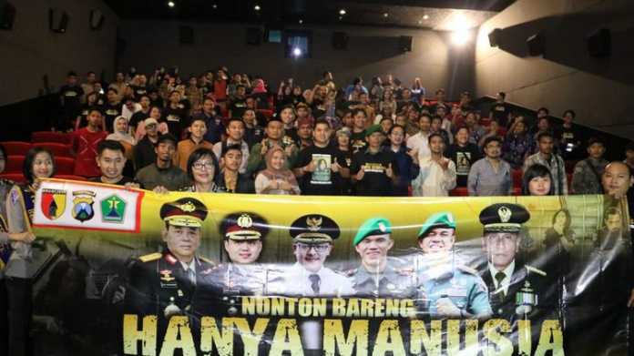 Nobar film Hanya Manusia di Malang. (Istimewa)