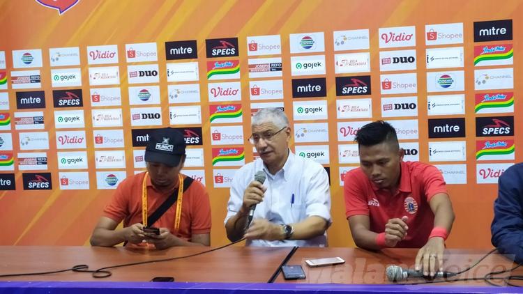 Pelatih Persija Jakarta, Edson Tavares dan Tony Sucipto. (deny rahmawan)