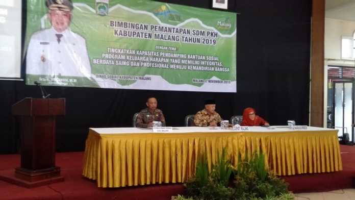 Bupati Malang HM Sanusi saat membuka acara Bimbingan Pemantapan SDM PKH Kabupaten Malang Tahun 2019