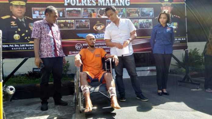 Pelaku LM saat dugelandang ke Polres Malang. (Istimewa)