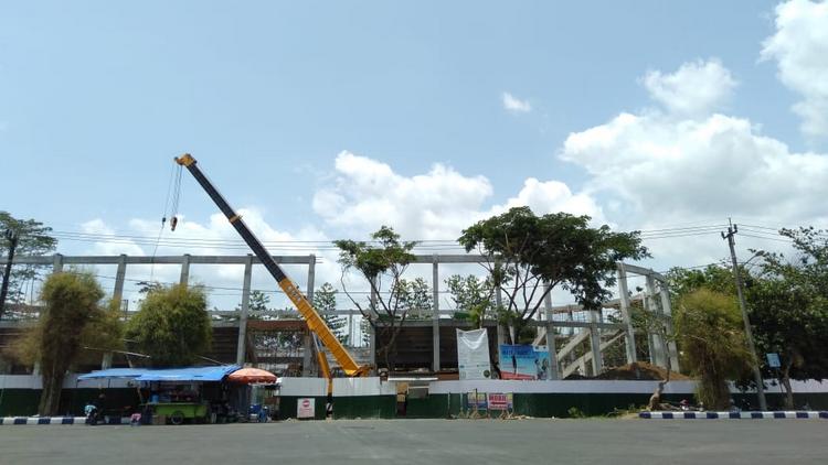 Proyek pembangunan GOR di sebelah Barat Stadion Kanjuruhan. (Toski D).