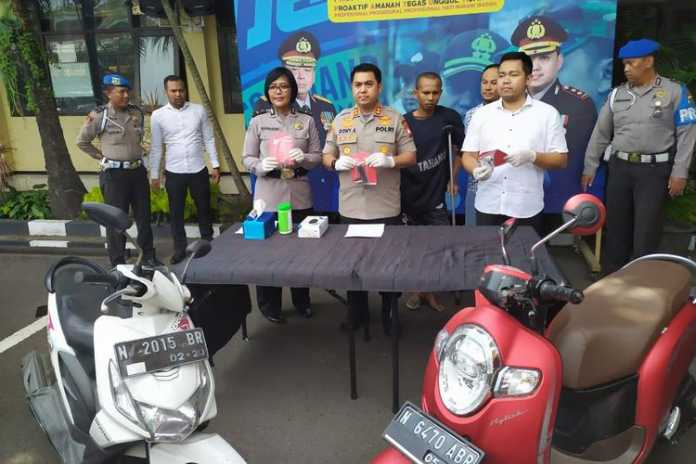 Rilis kasus pencurian motor yang diungkap Polres Malang Kota. (deny rahmawan)