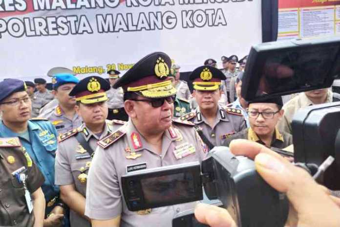Kapolda Jatim Irjen Pol Luki Hermawan usai mengukuhkan Polresta Malang Kota. (deny rahmawan)
