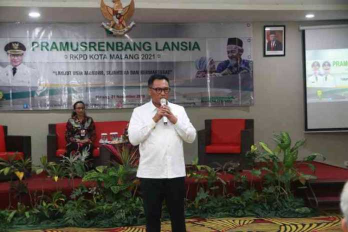 Wakil Wali Kota Malang Sofyan Edi Jarwoko menghadiri Pra Musrenbang Lansia RKPD 2021 digelar Barenlitbang Kota Malang di Hotel Savana, Kamis (21/11). (Humas Pemkot Malang)