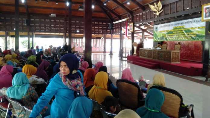 Suasana pelatihan standart kerja kompentensi bagi koperasi, di Pendopo Kabupaten Malang,Jalan Panji, Kepanjen. (Toski D)