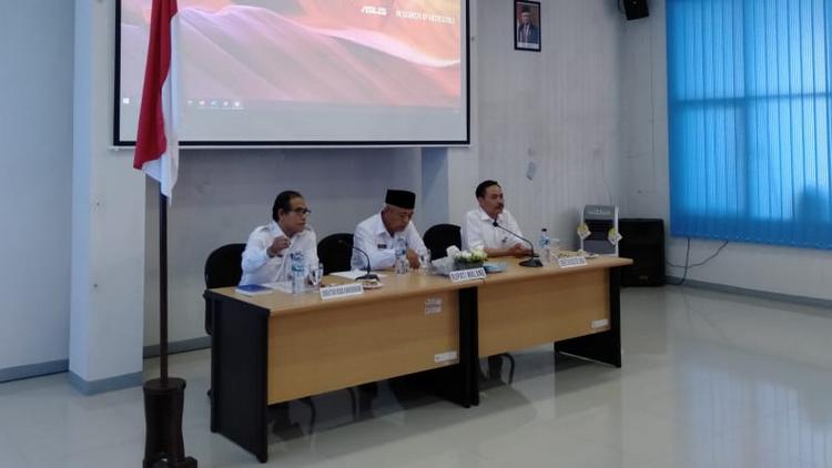 Direktur Utama RSUD Dr Iskak Tulungagung, dr Supriyanto (kanan) saat memberi motivasi di RSUD Kanjuruhan. (Toski D)