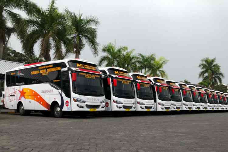 Armada bus Bagong yang disiapkan untuk sambut Nataru. (Toski D).