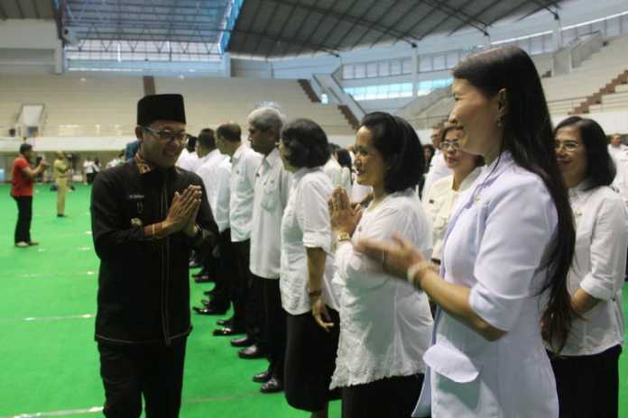 Wali Kota Malang Sutiaji memimpin mutasi jabatan ASN di GOR Ken Arok, Selasa (31/12). (Aziz Ramadani MVoice)