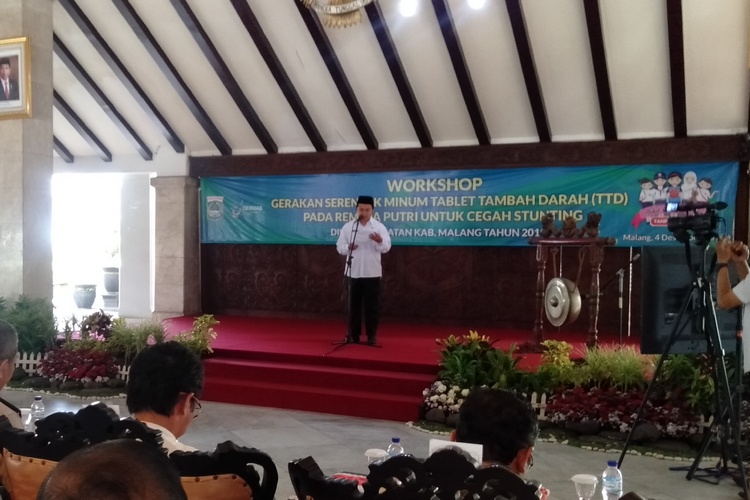 Kadinkes Pemkab Malang, Arbani Mukti Wibowo saat membuka Workshop di Pendopo Agung. (Toski D)