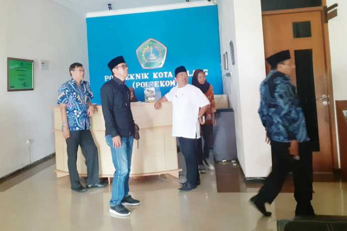 Anggota DPRD Kota Malang sidak gedung Poltekom Malang, Jumat (6/12). (Aziz Ramadani MVoice)