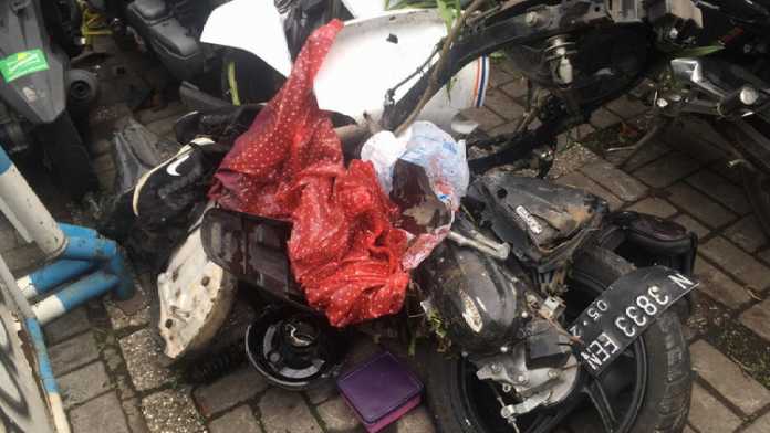 Kondisi motor setelah kecelakaan di depan Unikama. (Istimewa)