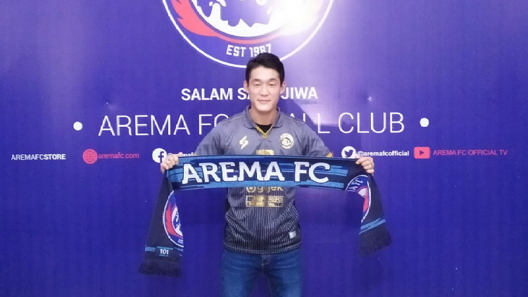 Oh In-kyun diperkenalkan ke publik sebagai pemain Arema FC. (deny rahmawan)