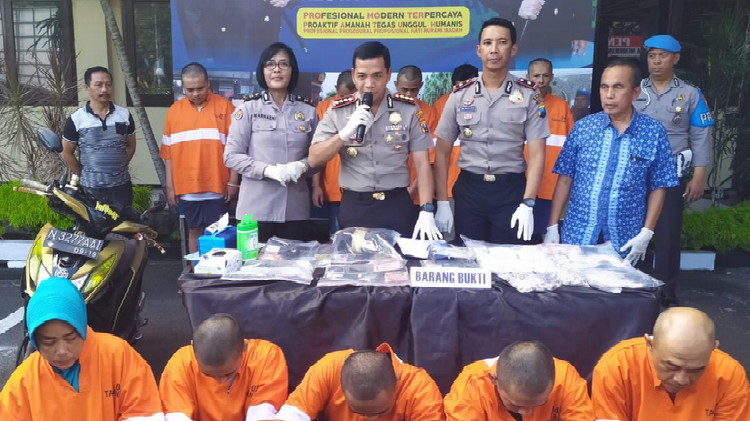 Rilis hasil ungkap narkotika dan okerbaya di Polresta Malang Kota. (deny Rahmawan)