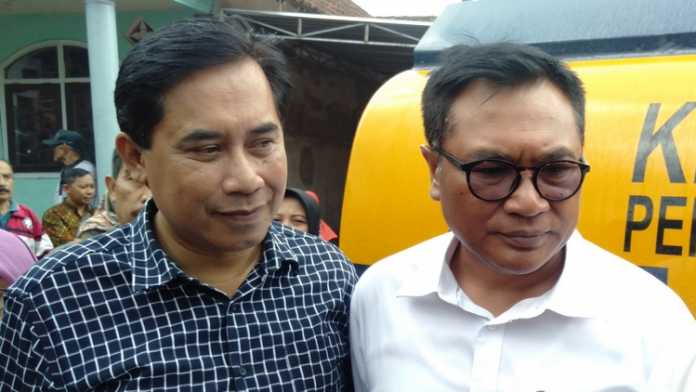 Direktur Perumda Tugu Tirta Kota Malang, M Nor Muhlas. (Baju hitam/Toski D)