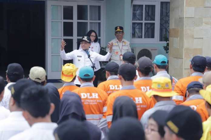 Wali Kota Malang Sutiaji memberikan pengarahan kepada pegawai di lingkungan Dinas Lingkungan Hidup, Rabu (15/1). (Humas Pemkot Malang)