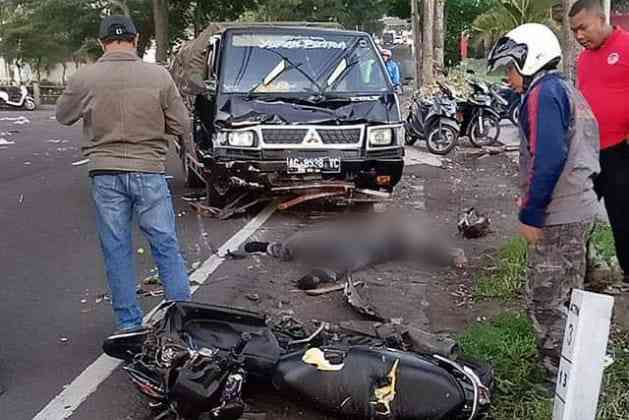Kecelakaan yang terjadi di Jalan Soekarno Desa Beji, Kecamatan Junrejo, Kota Batu, Sabtu (18/1). (Foto: Istimewa)