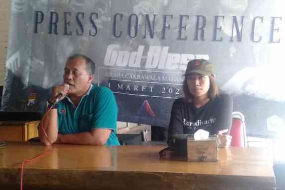 Ketua PWI Malang Raya, Ariful Huda (Baju Hijau) saat press Conference. (Toski D)
