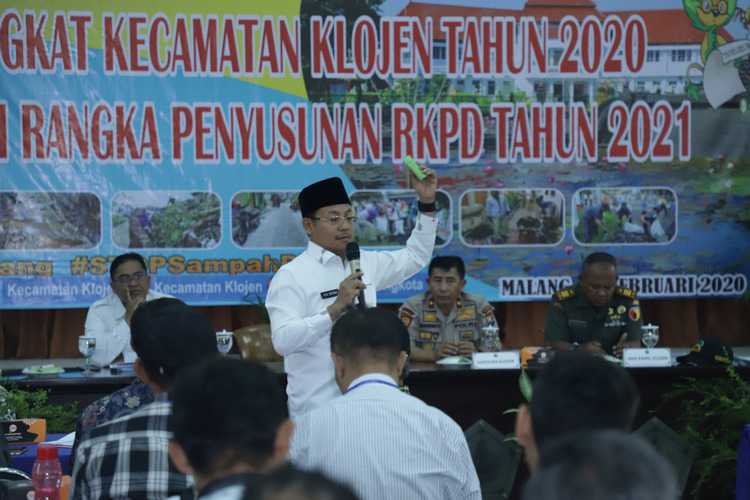 Wali Kota Malang Sutiaji menghadiri Musrenbangcam Klojen Tahun 2020 di aula pertemuan Kecamatan Klojen (19/2). (Humas Pemkot Malang)
