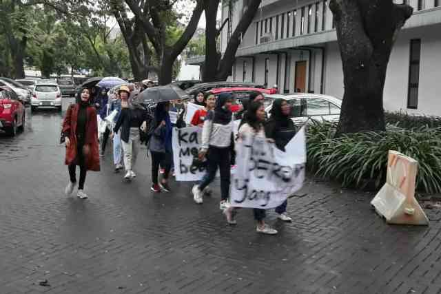 Suasana long march Malang One Billion Rising di Universitas Brawijaya Malang. (istimewa)