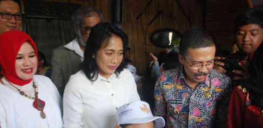 Menteri PPPAI, I Gusti Ayu Bintang Darmawati saat berkunjung ke KRA Desa Punten, Kota Batu. (Foto: Ayun/MVoice)