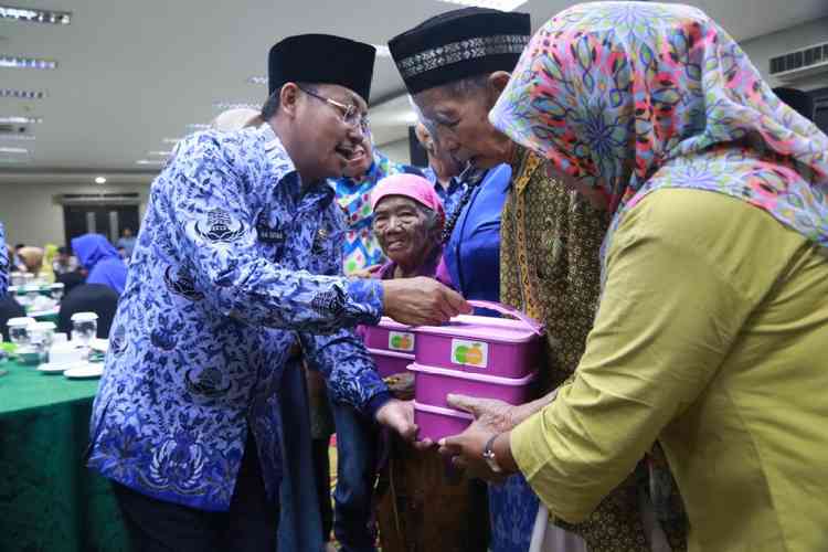 Wali Kota Malang Sutiaji memberikan pengarahannya pada Musrenbang Lansia di Hotel Savana, Senin (17/2). (Humas Pemkot Malang)