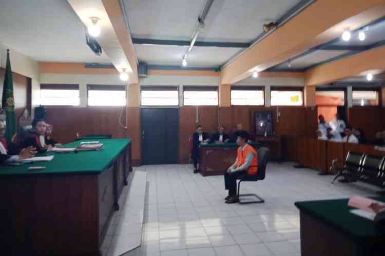 Terdakwa kasus pembunuhan disertai mutilasi Sugeng Santoso di PN Malang, Rabu (26/2). (Aziz Ramadani MVoice)