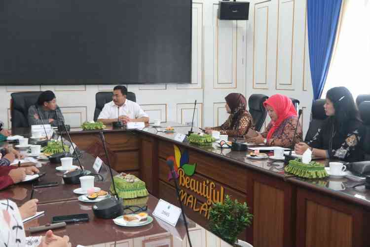 Wali Kota Malang Sutiaji audiensi dengan BPOM Jatim di Balai Kota Malang, Kamis (27/2). (Humas Pemkot Malang)