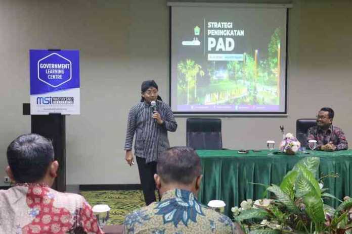 Wali Kota Malang Sutiaji menjadi narasumber in house training cara cepat peningkatan Pendapatan Asli Daerah (PAD) digelar Mas'ud Said Institute (MSI) di Hotel Savana, Kamis (20/2).