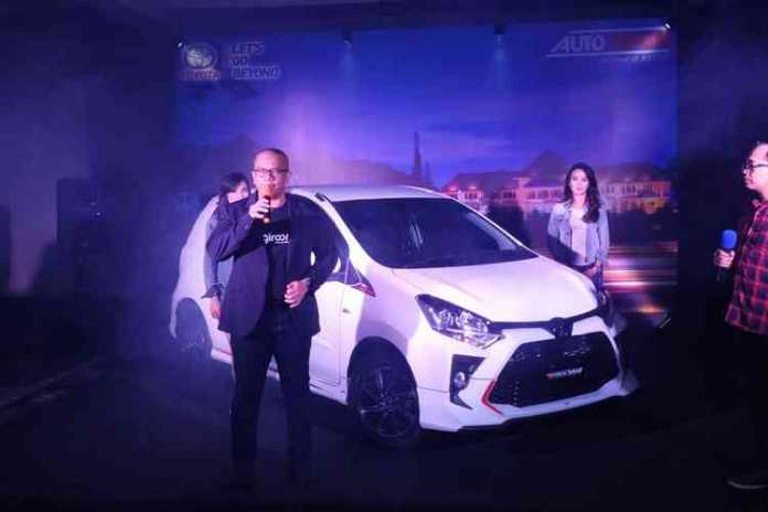 Kepala Cabang Auto2000 Sukun, Luqman Hakim memperkenalkan Toyota New Agya 2020. (deny rahmawan)