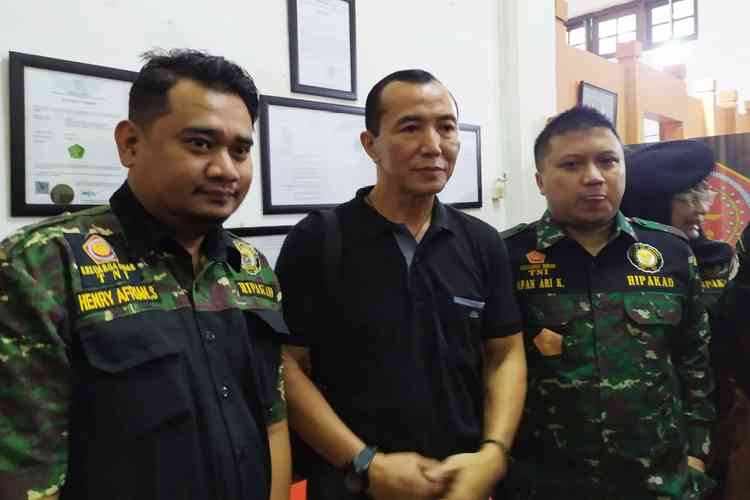 Kunjungan Ketua Dewan Penasihat Hipakad, Brigjen TNI Totok Imam Santoso ke markas komando DPC Hipakad Malang Raya. (deny rahmawan)