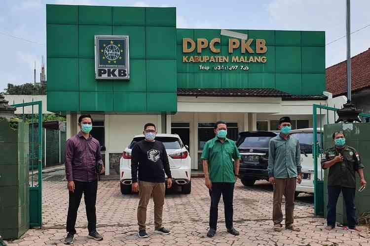 Lawan Corona, PKB Kabupaten Malang Sebar Hand Sanitazer dan Semprot Disinfektan