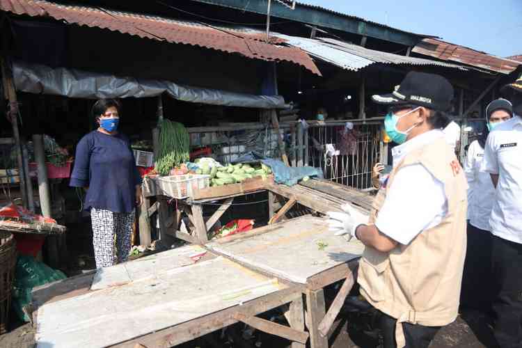Wali Kota Malang Sutiaji meninjau Pasar Induk Gadang, Rabu (22/4). (Humas Pemkot Malang)