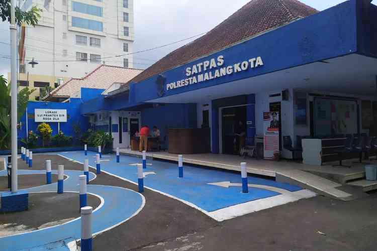 Satpas SIM Satlantas Polresta Malang Kota. (deny rahmawan)