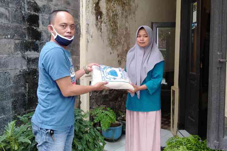 Lawan Covid-19, Pokja Jurnalis Kabupaten Malang Salurkan Bantuan Beras ke Panti Asuhan