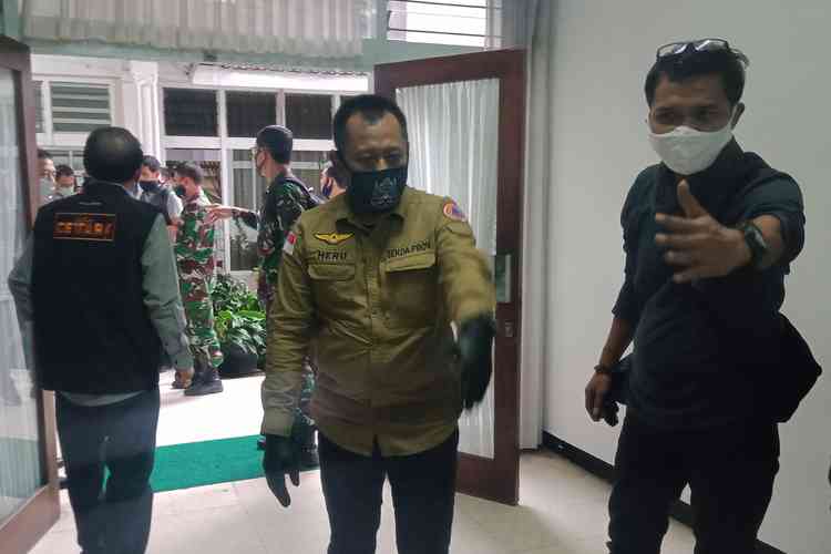Caption: Sekdaprov Jatim Heru Tjahjono di Kantor Bakorwil III Malang, Senin (11/5). (Aziz Ramadani MVoice)