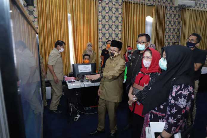 Wali Kota Malang Sutiaji mendampingi kunjungan anggota DPRD Provinsi Jawa Timur di Balai Kota Malang, Selasa (5/5). (Humas Pemkot Malang)