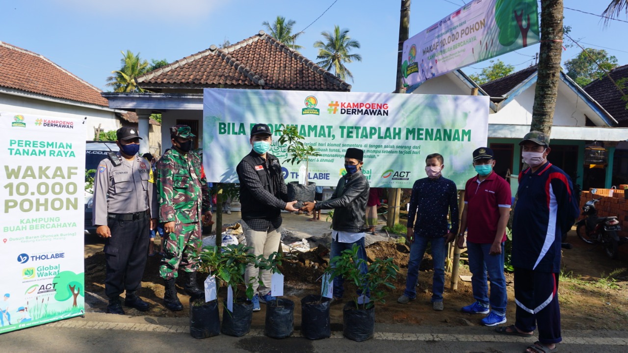 ACT Malang Tanam 10.000 Pohon Wakaf dan Aktivasi Kampoeng Dermawan
