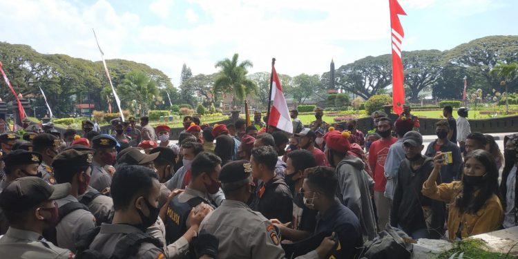 Mahasiswa PTS Malang Demo Tuntut UKT Dipotong 50 Persen