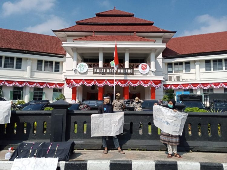 Kasus Corona Terus Meningkat, MCW Demo Wali Kota Malang